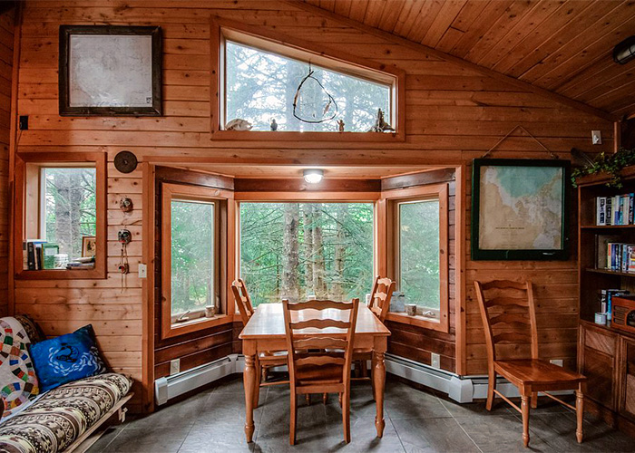 The Beach House Alaska, one of our favorite accommodations, is a wonderfully cozy spot located in Lowell Point, just two miles south of Seward.